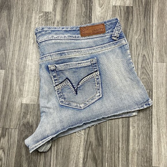 VANITY Mid Rise Light Wash Blue Denim Jean Shorts Women's 34W Plus Size - Picture 1 of 7
